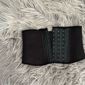 Waist trainer, squeeze me skinny